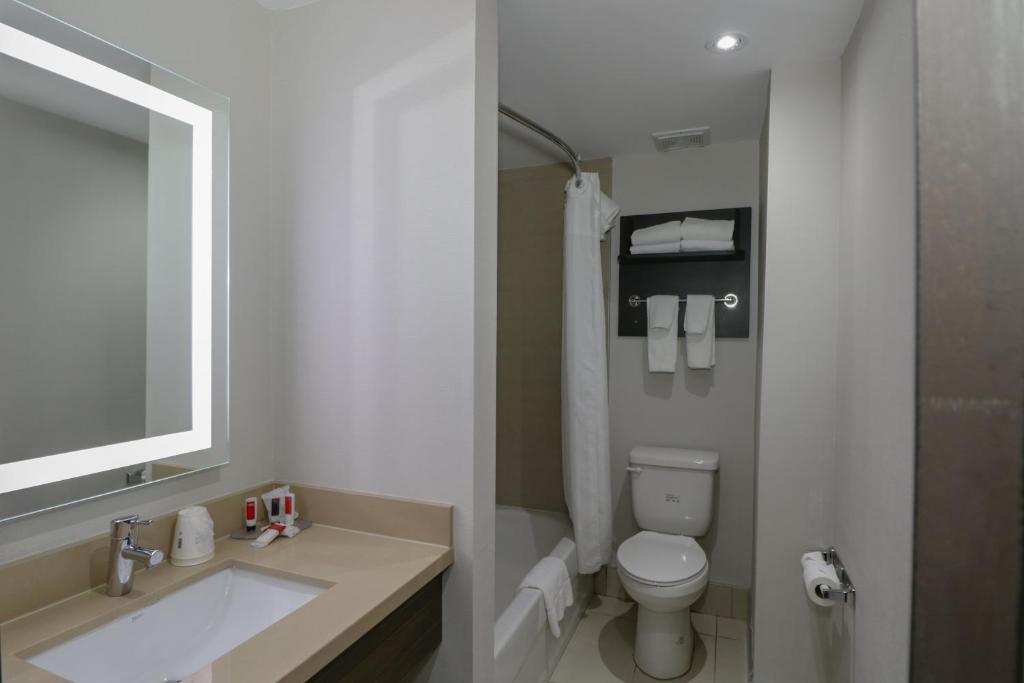 Ramada by Wyndham Jackson's Point - 2 Queensize Bedden, Luxe Kamer, Meer Aan Het Meer, Niet Roken