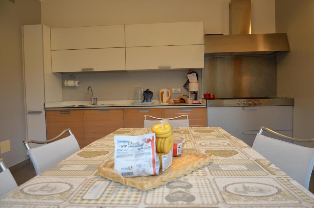 A kitchen or kitchenette at "Lake & Mountain" Summer House
