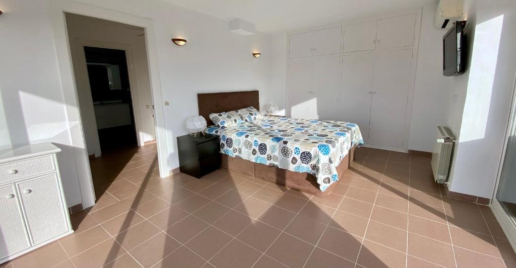 Postel nebo postele na pokoji v ubytování Spectacular penthouse 100m from beach