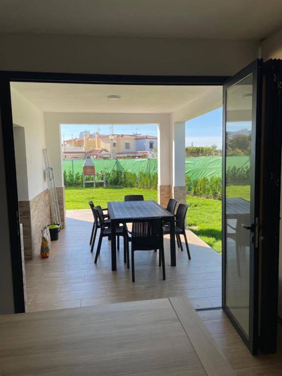 Fotografie z fotogalerie ubytování La Juli, Exclusivo chalet nuevo, de lujo v destinaci Matalascañas