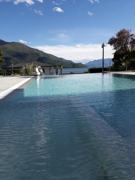 Bazén v ubytování Hotel Domaso nebo v jeho okolí