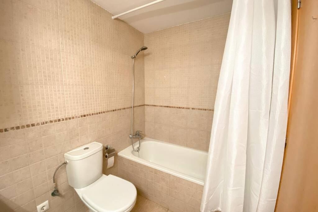 Kúpeľňa v ubytovaní Blue Marina - Terraza, piscina y Wifi gratis