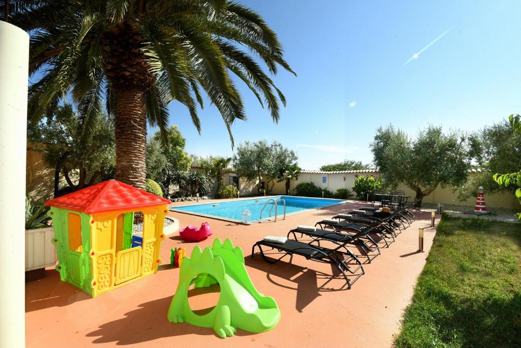 Basen w obiekcie Holiday Home Villa Margherita lub w pobliżu