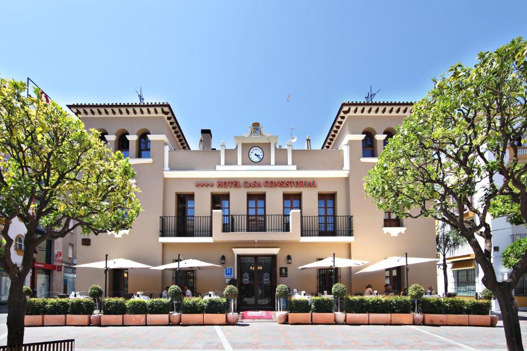 a building with a clock on the front of it at Casa Consistorial in Fuengirola