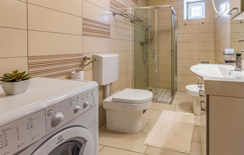 Apartments Larst - One-Bedroom Apartment With Patio - Ground Floor