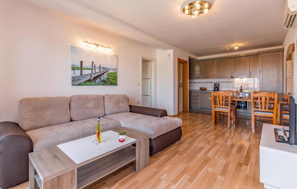 Apartments Larst - Apartment Mit Balkon