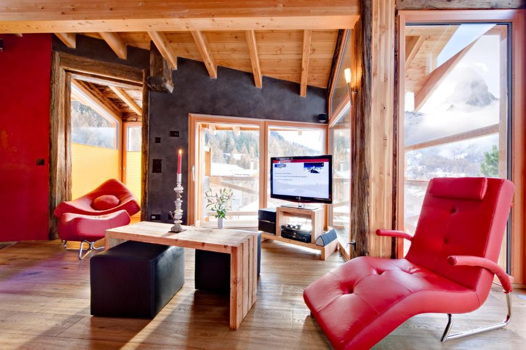 TV a/nebo společenská místnost v ubytování Chalet Schwalbennest