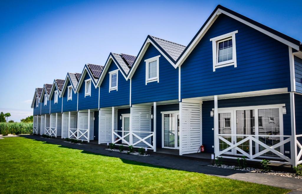 a row of blue houses with a yard at Błękitny Kopań in Kopań