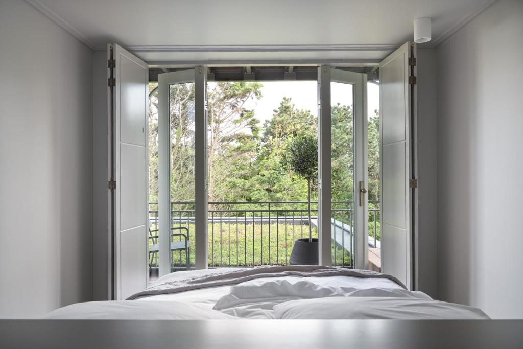 Letto o letti in una camera di Boutique Hotel Benedict Noordwijk