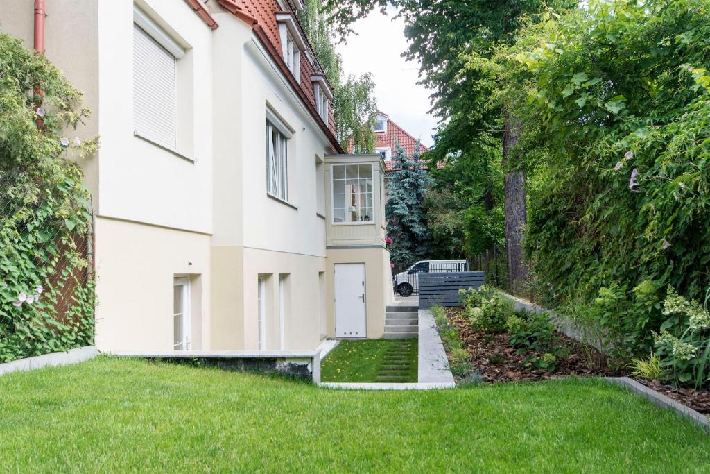 Vonkajšia záhrada v ubytovaní Apartamenty na Uphagena