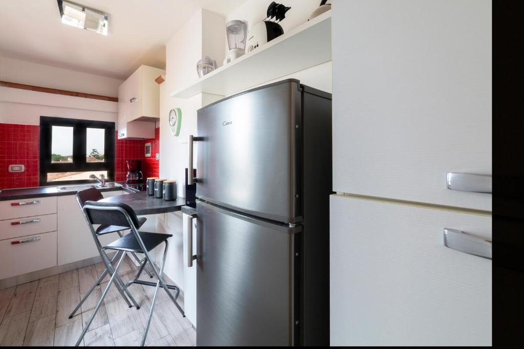 A kitchen or kitchenette at Attic Central with a superb city view