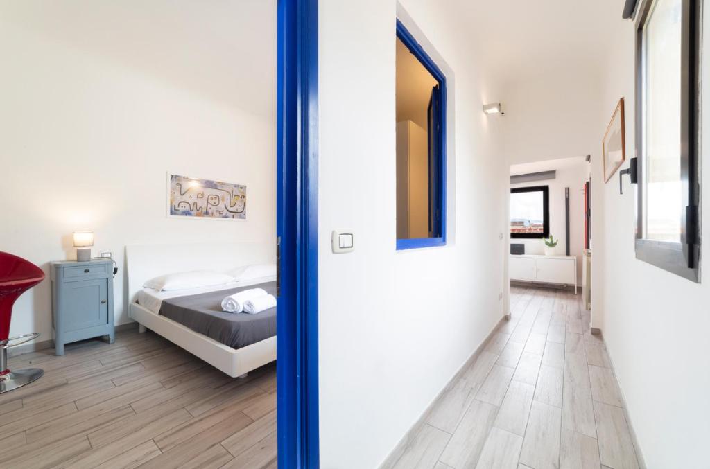 A bed or beds in a room at Attic Central with a superb city view