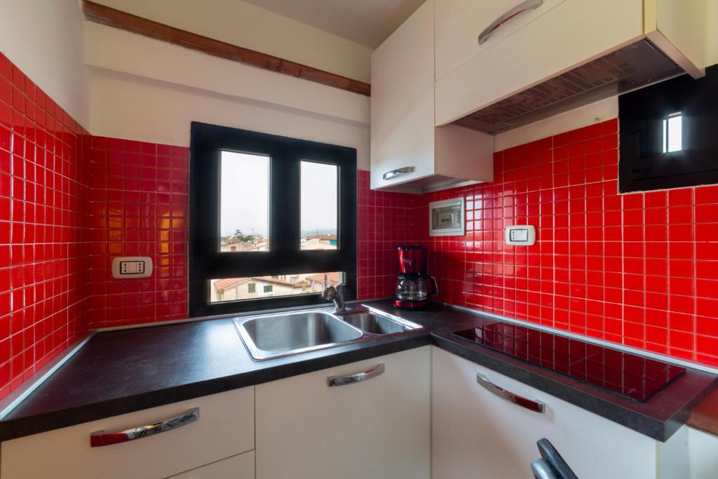 A kitchen or kitchenette at Attic Central with a superb city view