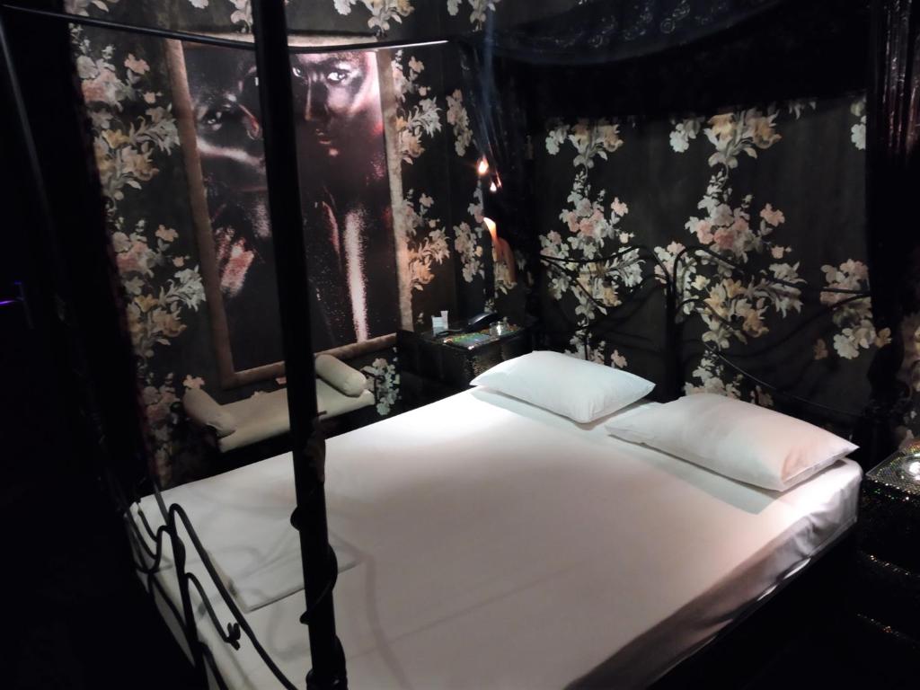 
Deluxe Double Room with Shower
