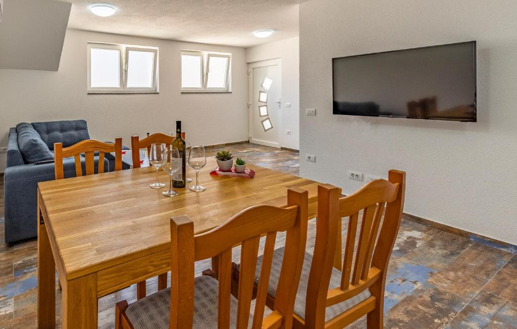 Apartments Larst - One-Bedroom Apartment With Patio - Ground Floor