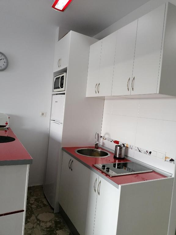Kuchyň nebo kuchyňský kout v ubytování ESTUDIO CASTILLO SANTA CLARA/TORREMOLINOS