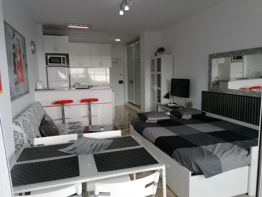 Kuchyň nebo kuchyňský kout v ubytování ESTUDIO CASTILLO SANTA CLARA/TORREMOLINOS