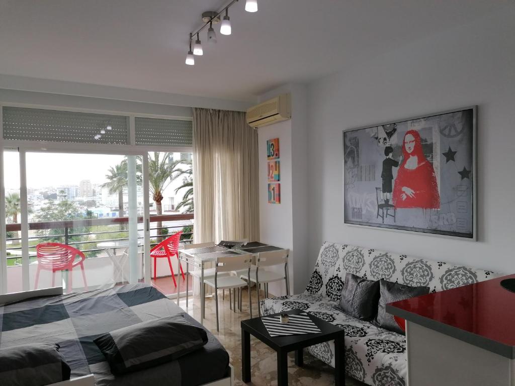 Posezení v ubytování ESTUDIO CASTILLO SANTA CLARA/TORREMOLINOS