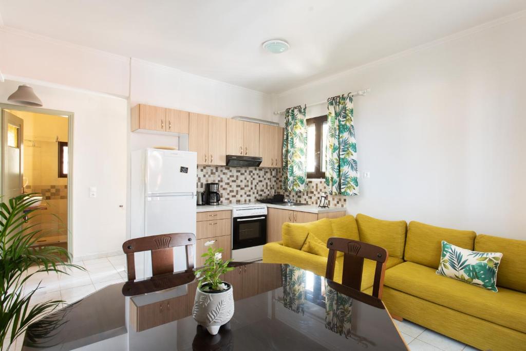 Kuchyň nebo kuchyňský kout v ubytování Monemvasia Green Apartments