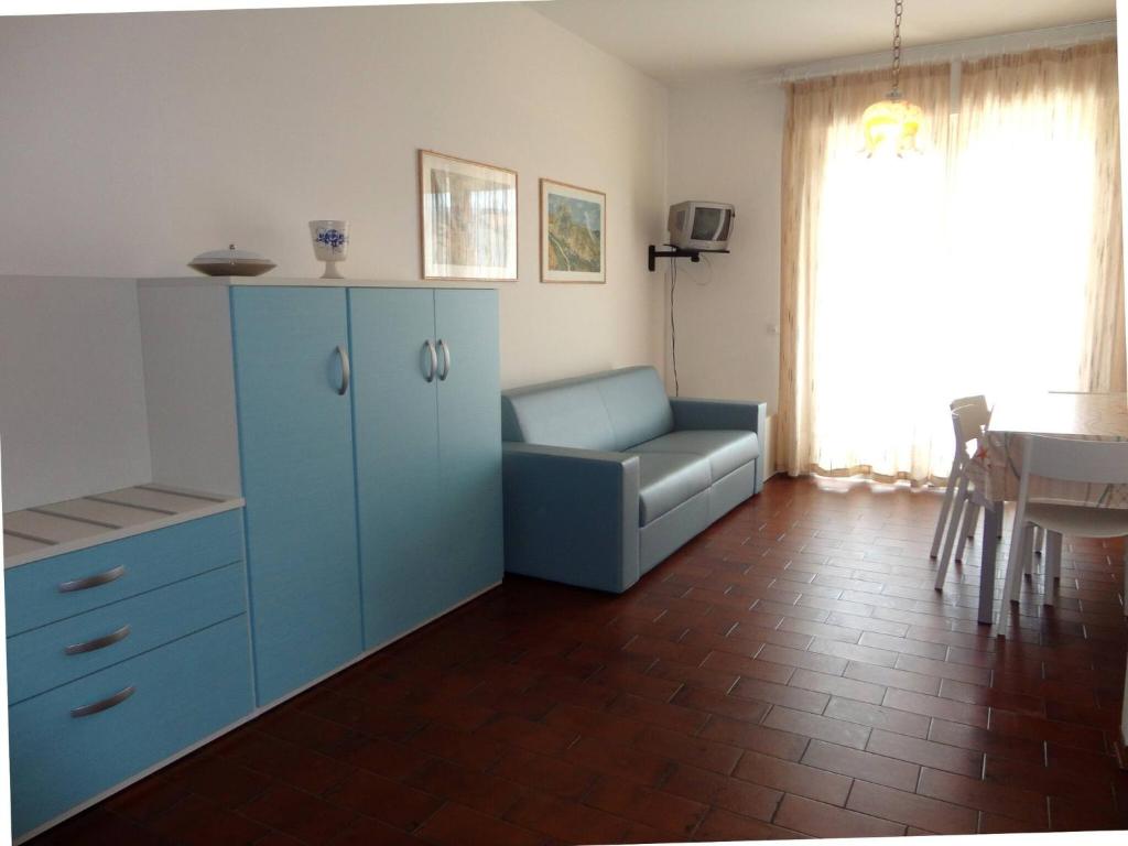 Posedenie v ubytovaní Nice flat by the beach with swimming pool-Beahost