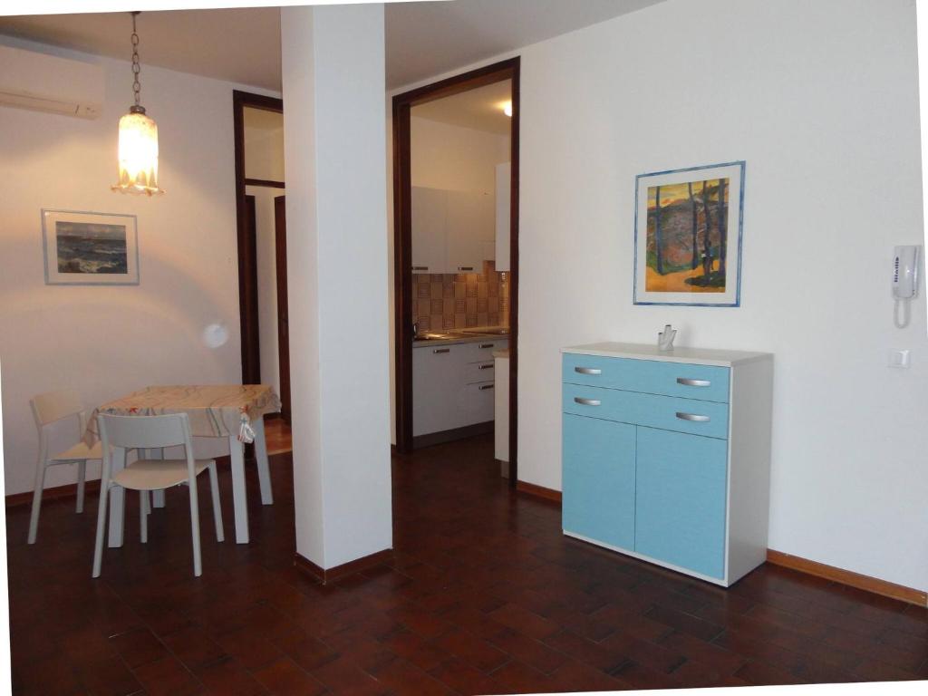 Kuchyňa alebo kuchynka v ubytovaní Nice flat by the beach with swimming pool-Beahost