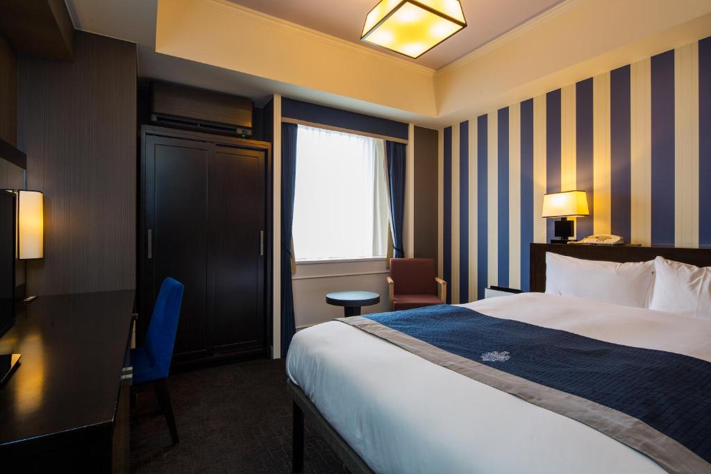 Postel nebo postele na pokoji v ubytování Hotel Monterey Kyoto