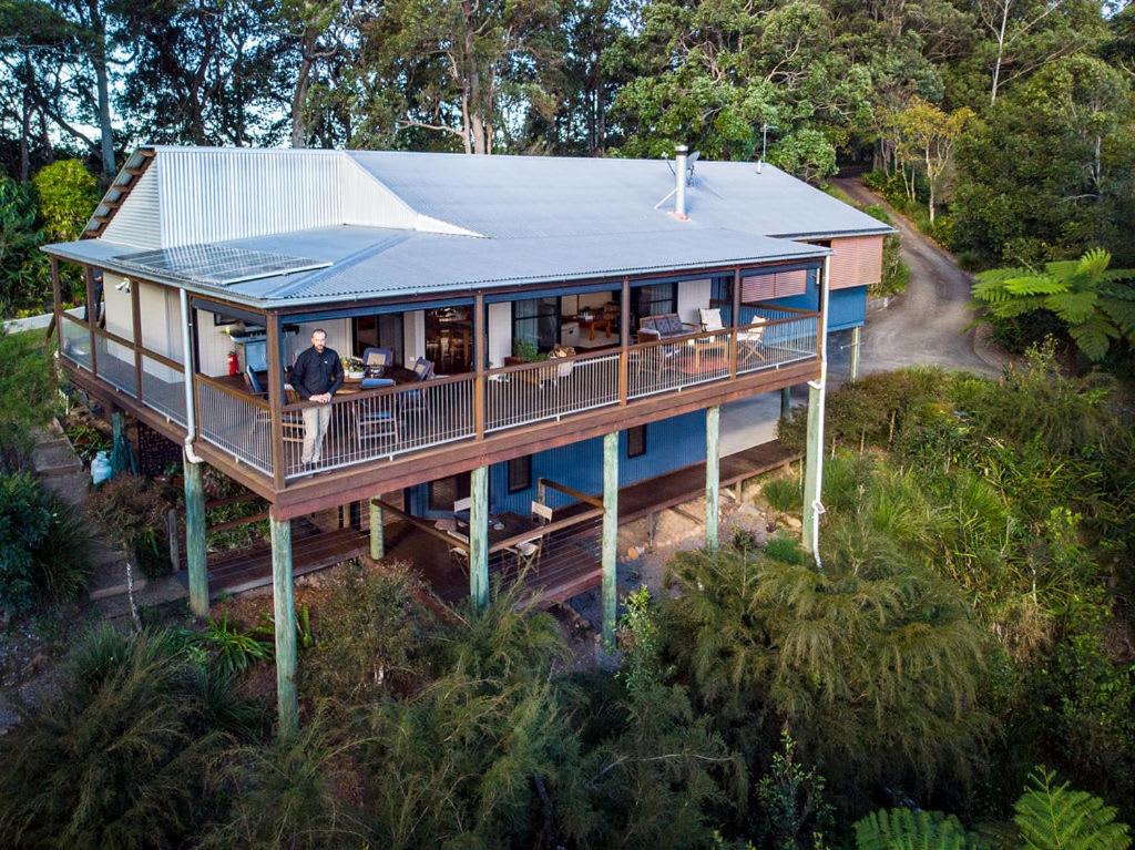 Maleny Hinterland Escape - With an authentic outdoor wood-fired pizza oven and a fire pit
