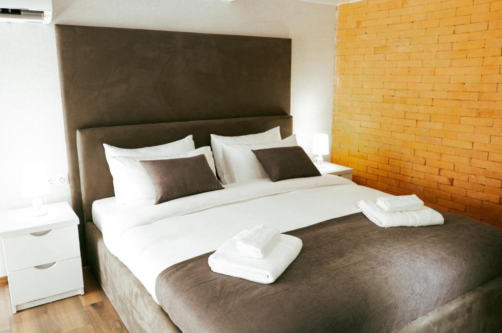 Postel nebo postele na pokoji v ubytování Luxury inn