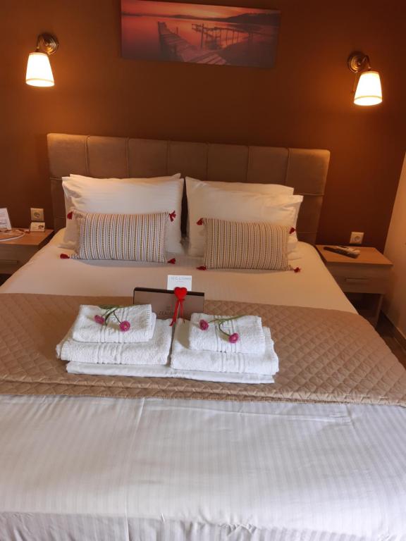 Łóżko lub łóżka w pokoju w obiekcie Room near the Airport