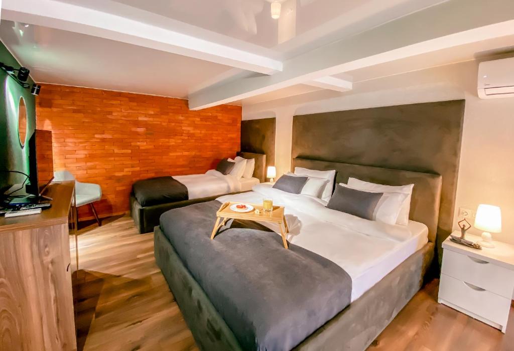 Postel nebo postele na pokoji v ubytování Luxury inn