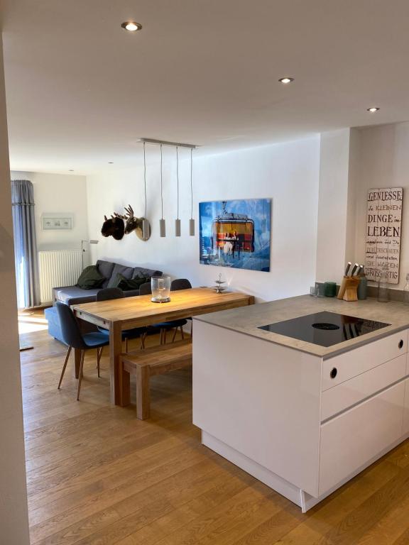 Kuchyňa alebo kuchynka v ubytovaní Moderne Wohnung im Botenwirt Top 6"Almhütte"