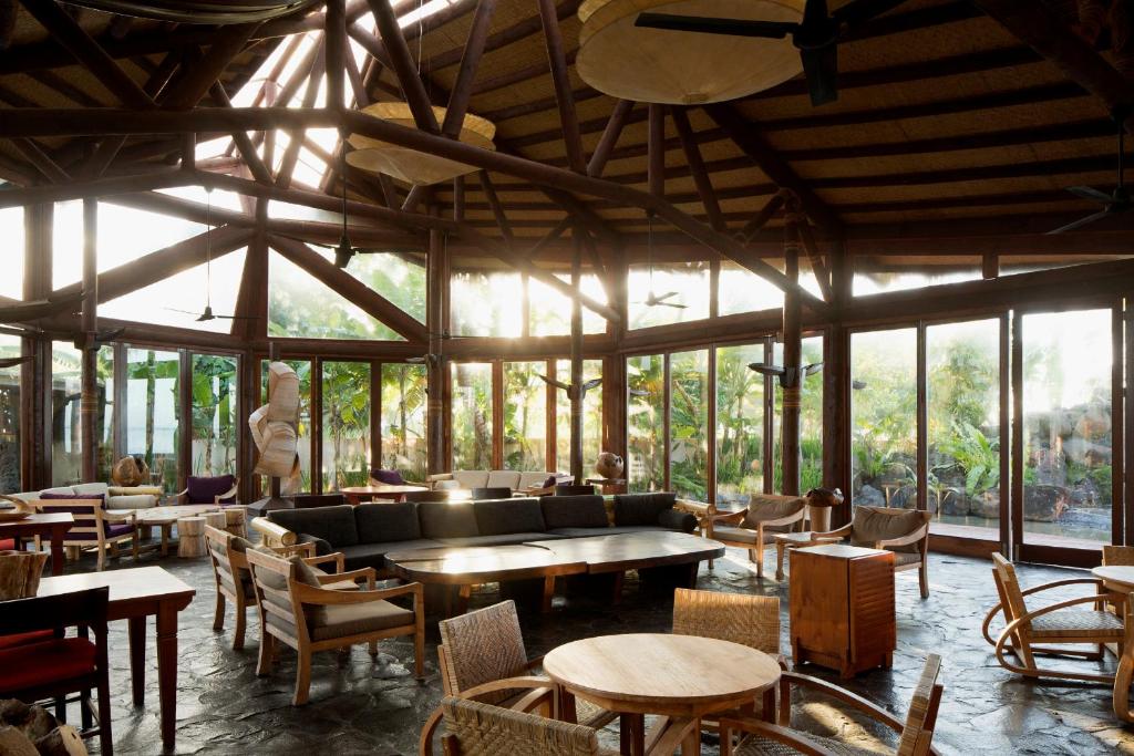 Restaurace v ubytování Coconuts Beach Club Resort and Spa