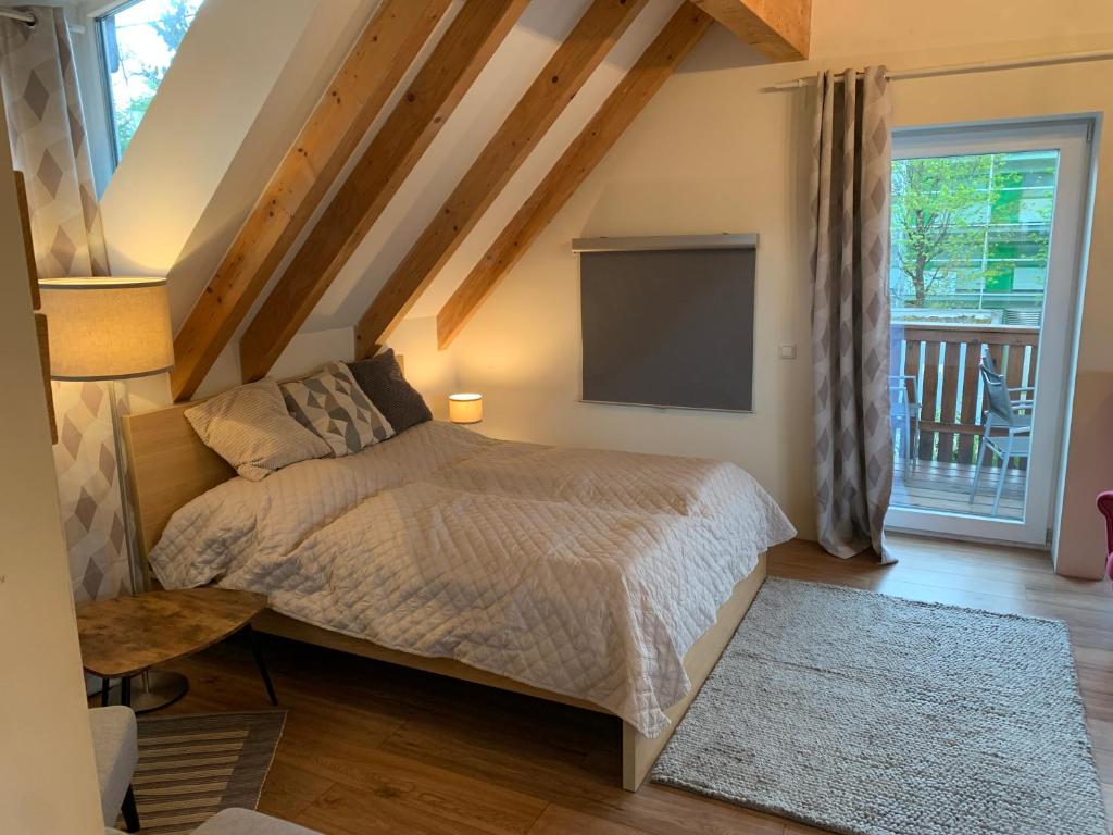 Postel nebo postele na pokoji v ubytování Book-A-Room Salzburg Apartment 5-6-7-8