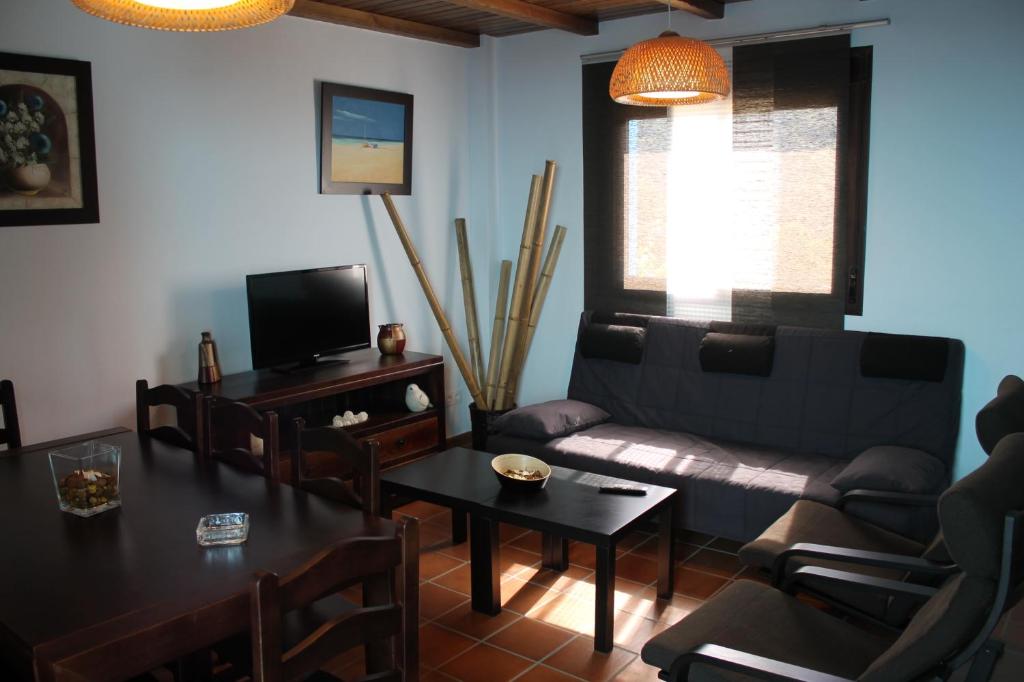 a living room with a couch and a table at Casa el Genal in Júzcar