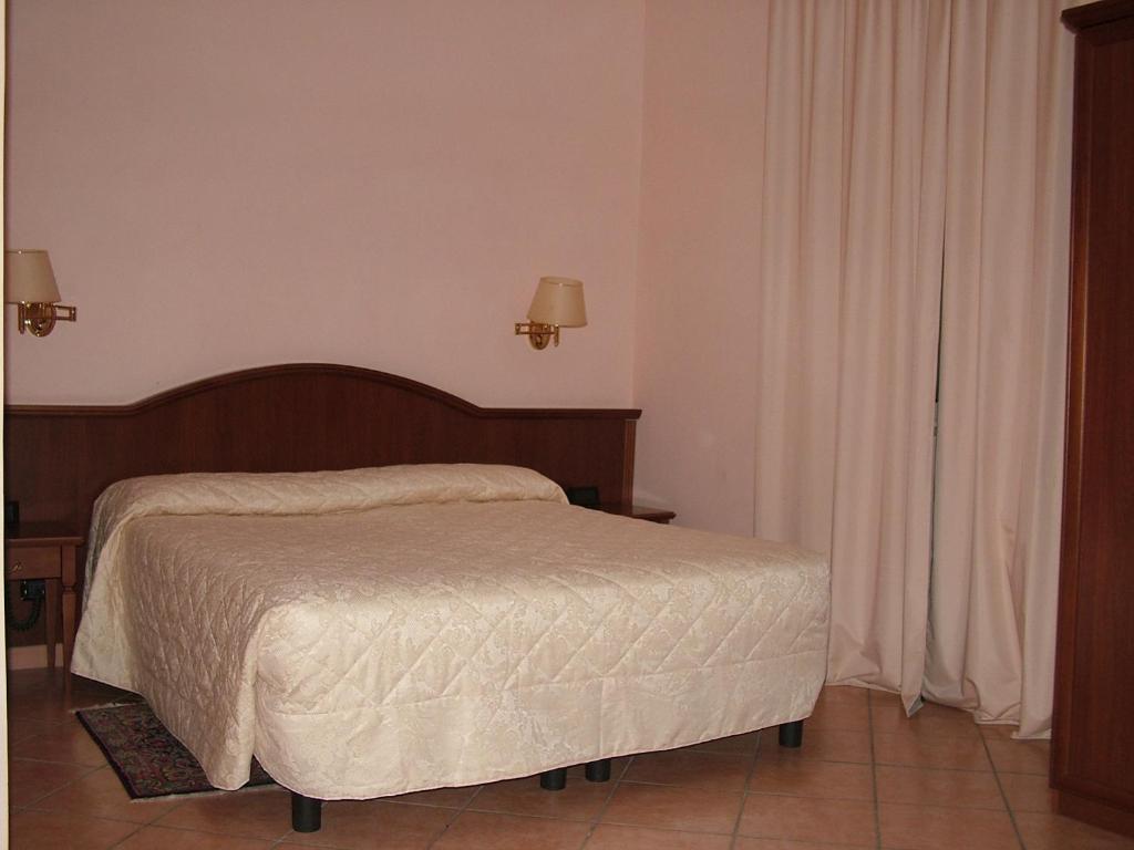 Postel nebo postele na pokoji v ubytování Hotel San Marco