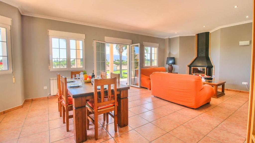 A seating area at Finca las Ranas
