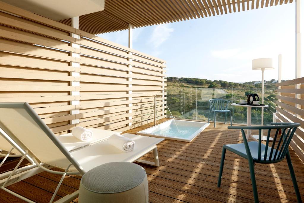Het zwembad bij of vlak bij Palladium Hotel Menorca
