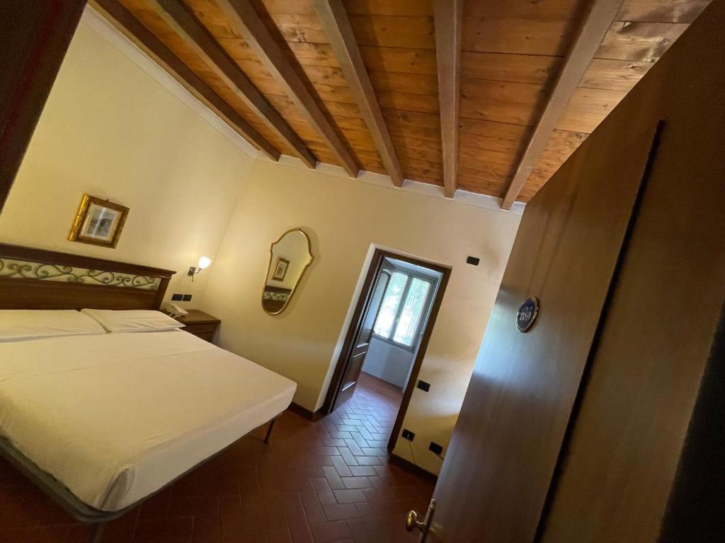 Uma cama ou camas num quarto em Bes Hotel Bergamo Cologno al Serio