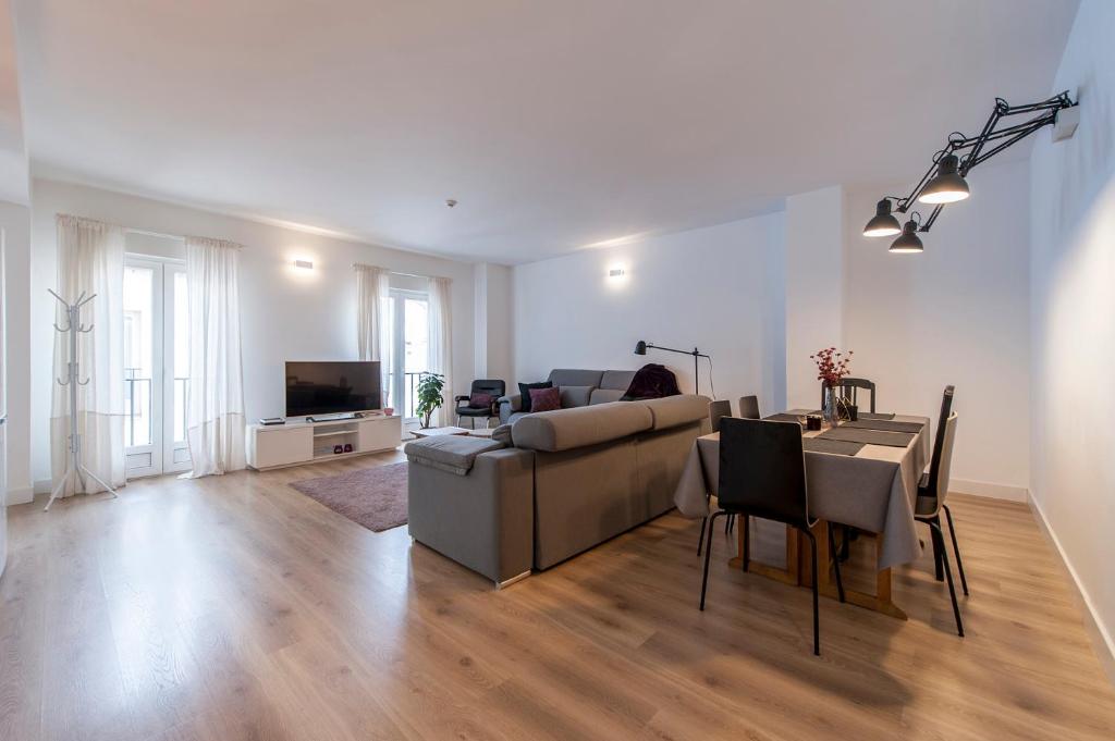 Hellenhost - Gran Vía - 4