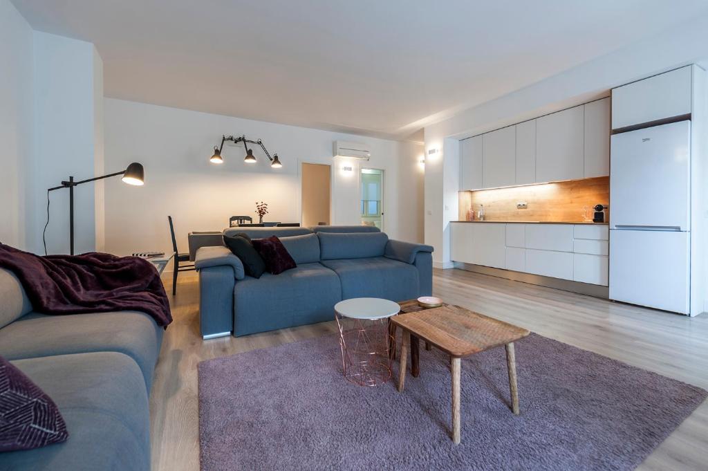 Hellenhost - Gran Vía - 5