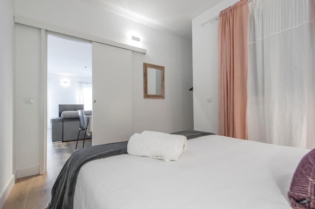 Hellenhost - Gran Vía - 9