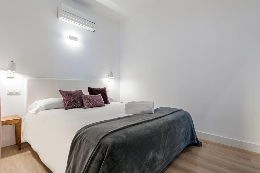 Hellenhost - Gran Vía - 11