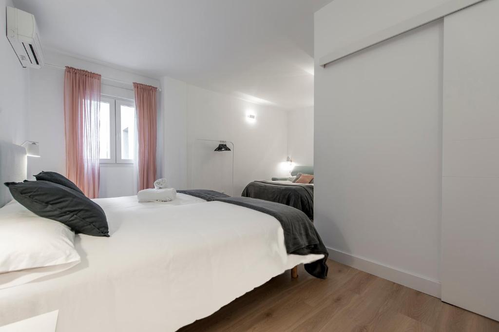 Hellenhost - Gran Vía - 16