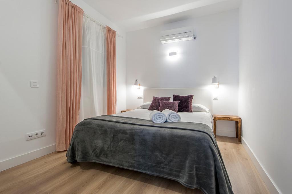 Hellenhost - Gran Vía - 14