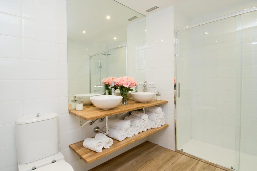 Hellenhost - Gran Vía - 17