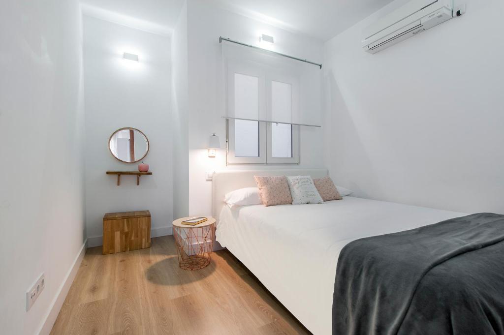 Hellenhost - Gran Vía - 19