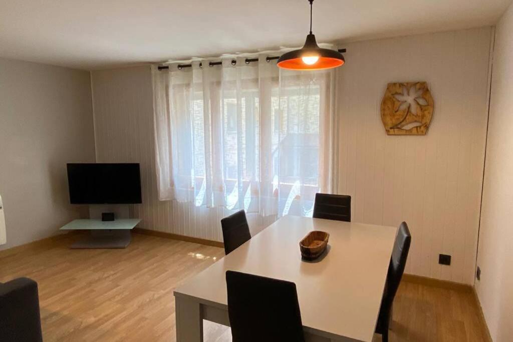 TV a/nebo společenská místnost v ubytování PROBER_SOL D'OR