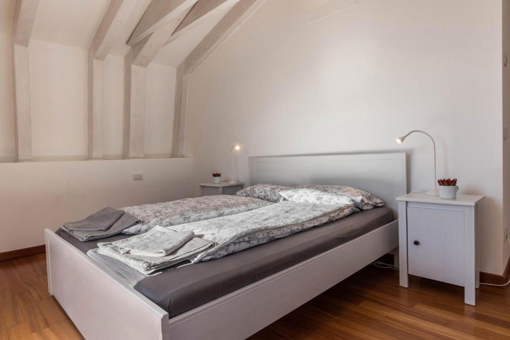 Łóżko lub łóżka w pokoju w obiekcie Appartamento Villa Principessa