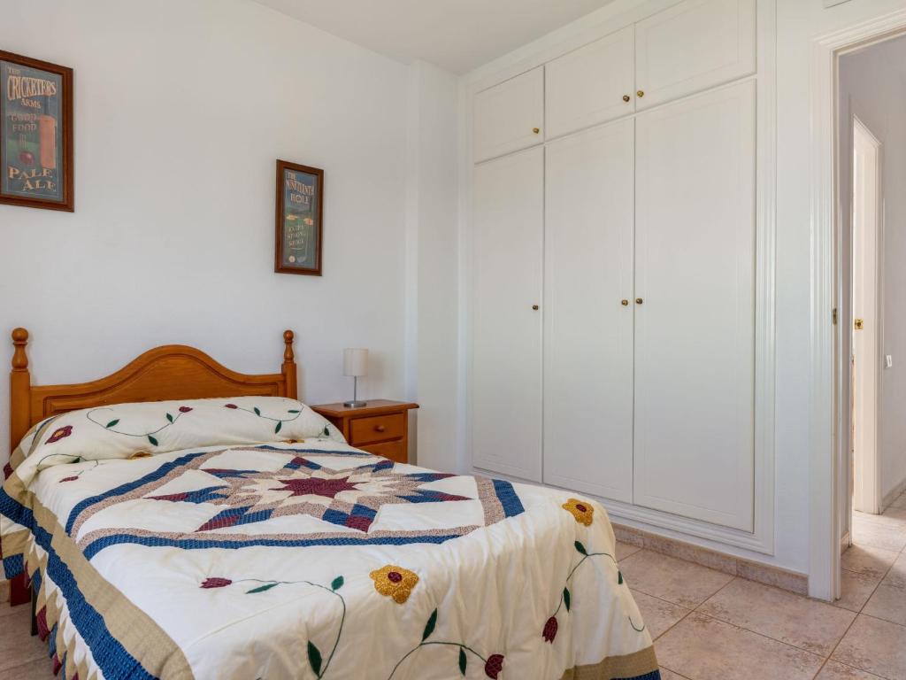 Posteľ alebo postele v izbe v ubytovaní Apartment Sierra Mar by Interhome