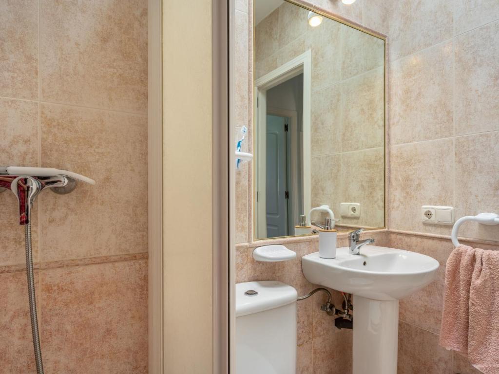 Kúpeľňa v ubytovaní Apartment Sierra Mar by Interhome